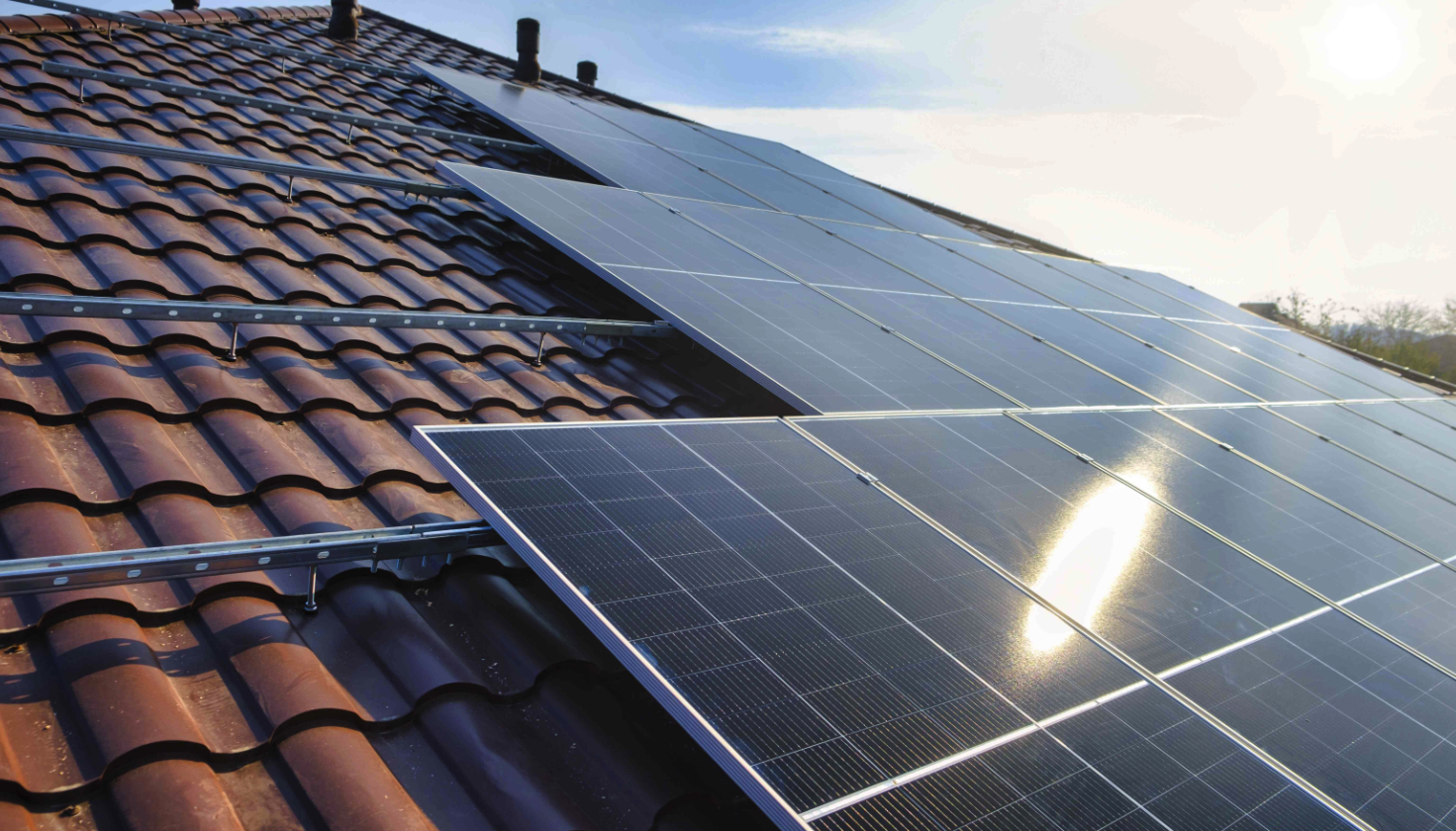 Les panneaux solaires sur les toits : une tendance croissante en Belgique